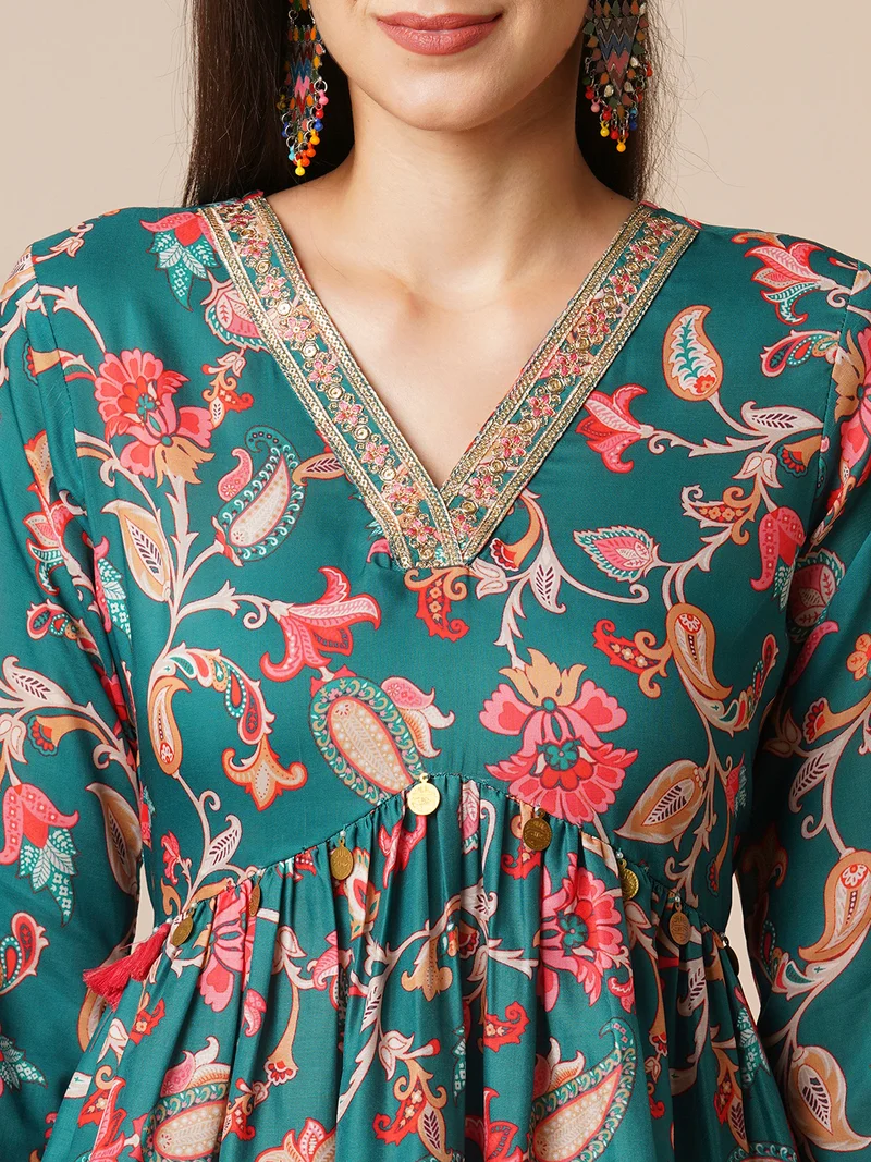 جلو باص Women Green Embroidered Jaal Print Tassel Detailing A-Line Tunic & Pant