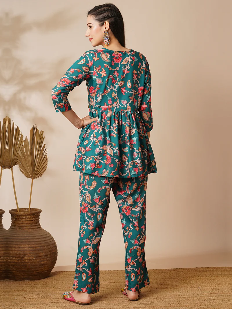 جلو باص Women Green Embroidered Jaal Print Tassel Detailing A-Line Tunic & Pant