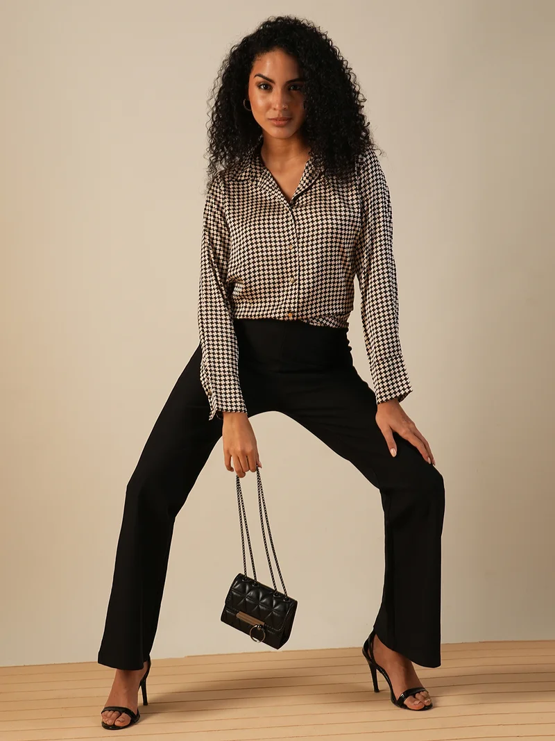 globus Women Cuffed Sleeves Geometric Print Satin Workwear Shirt