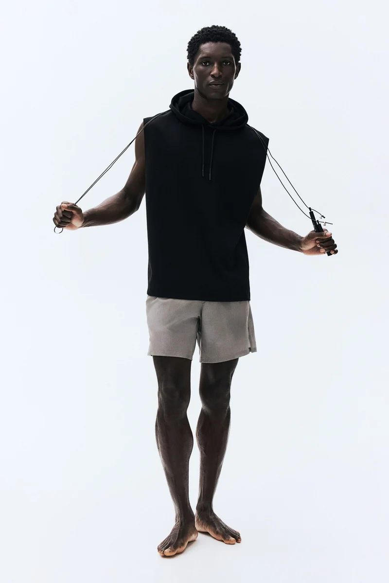 Regular Fit Sleeveless sports hoodie with DryMove™