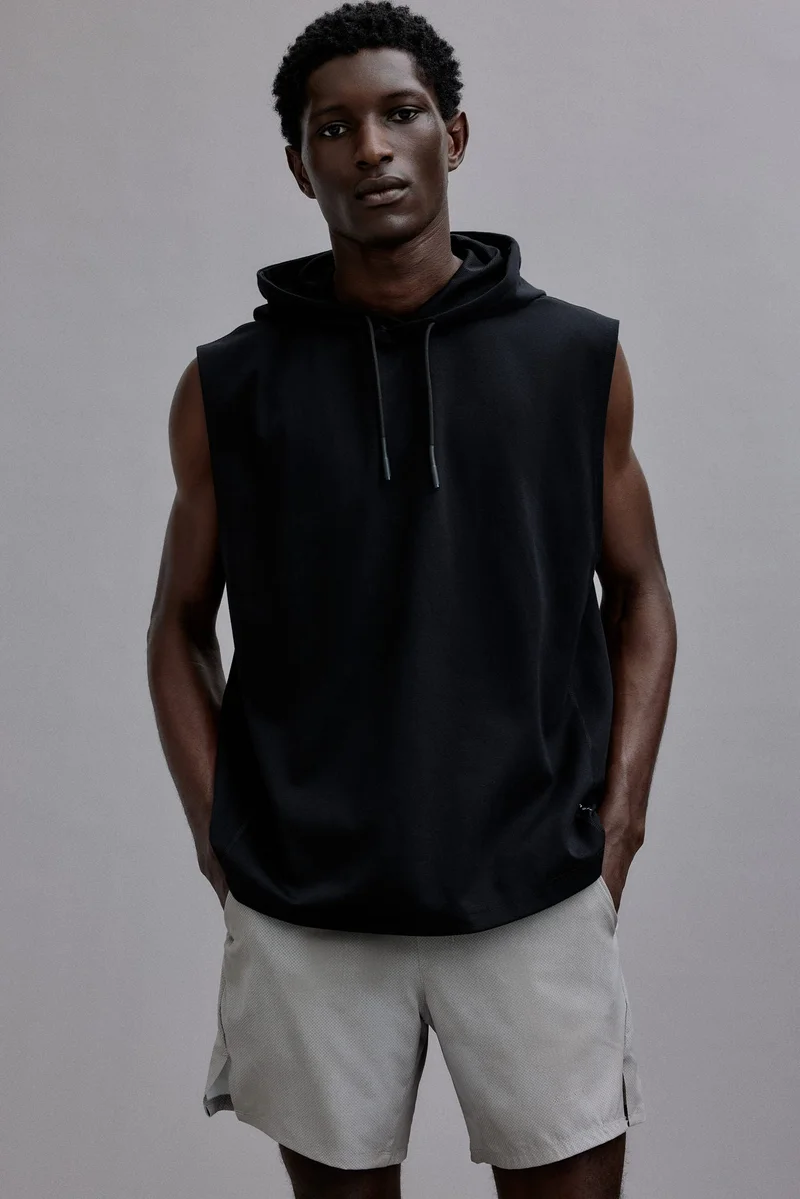 Regular Fit Sleeveless sports hoodie with DryMove™