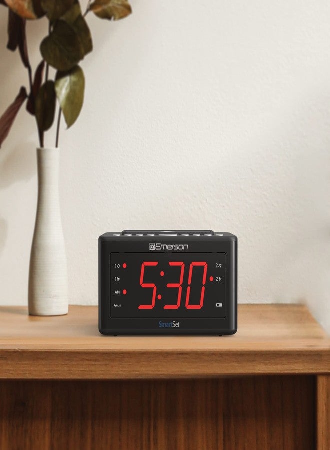Emerson CKSW0555 Smartset Wireless Charging Alarm Clock Radio Featuring a Large 1.4" Red LED Display and Temperature Sensor, FM Radio, Black - Image 2