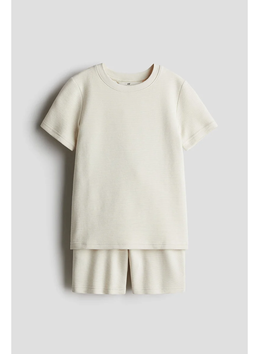اتش اند ام 2-Piece T-Shirt And Shorts Set