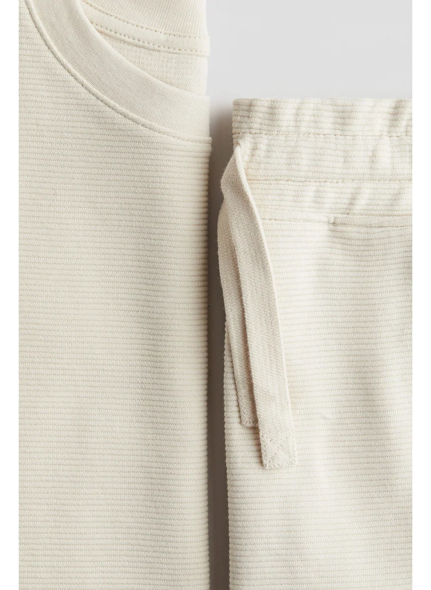 اتش اند ام 2-Piece T-Shirt And Shorts Set