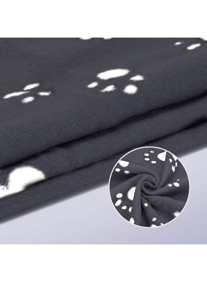 ChicAbode بطانية كلب، ووسادة قطّة، بطانية حيوانات أليفة ناعمة جدًا وممتلئة بالفراء، تُستخدم على صغير الكلاب أو عظام القطط، منشفة صغيرة لصغار القطط والحيوانات الصغيرة، قابلة للغسيل، دافئة، سوداء، 75 × 75 سم - Image 3