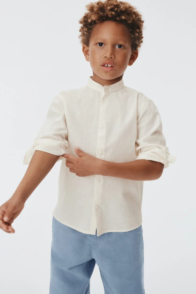 اتش اند ام قميص بدون ياقة من مزيج الكتان