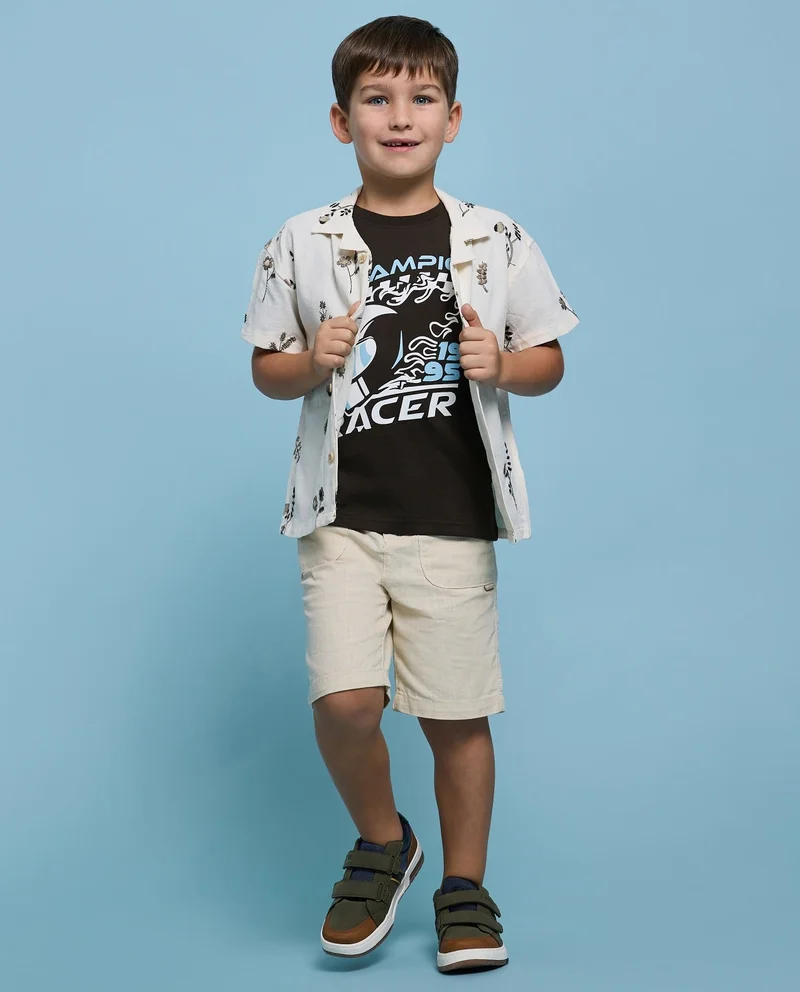 أر أند بي Graphic Print T-Shirt with Crew Neck and Short Sleeves