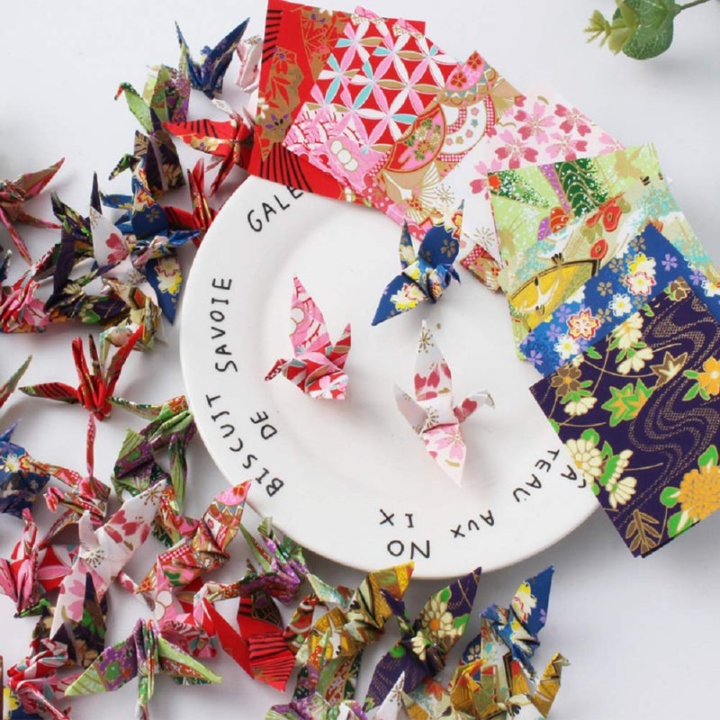 100Pcs 6cm Premade Origami Washi Paper Cranes Folded Origami Cranes Handmade Yuzen Paper Cranes Gift for Tea Party Favors Wedding Confetti Baby Shower Party Supplies Peace Dove Happiness Good Luck