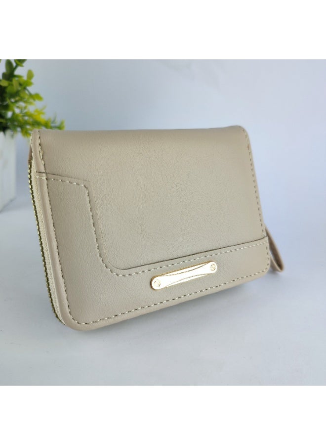 Luxury Women’s Leather Wallet with Soft Texture and Inner Compartments for Organizing Your Essentials - Image 1