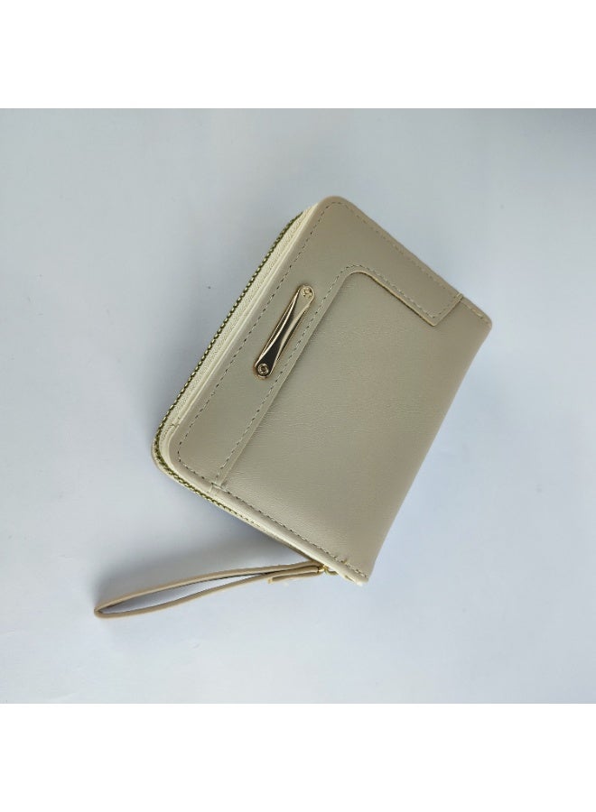 Luxury Women’s Leather Wallet with Soft Texture and Inner Compartments for Organizing Your Essentials - Image 4