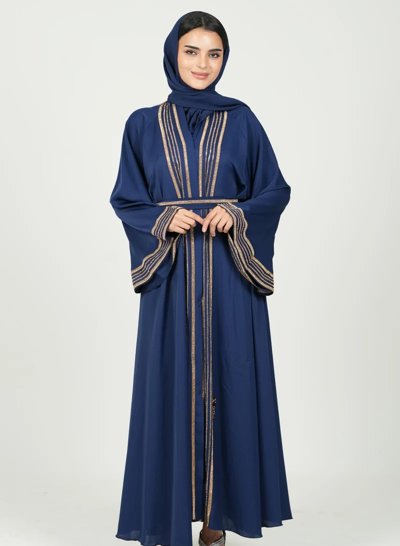 البنت الشرقية عباية نسائية كلوش مع حزام على الخسر وشال حجاب