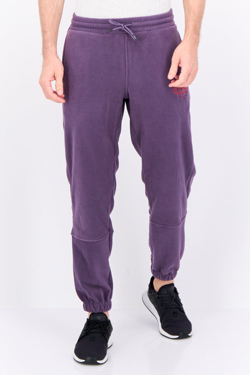 Gotcha سروال رياضي للرجال بقصة عادية مع حبل شد، شعار العلامة التجارية، بنفسجي - Image 1