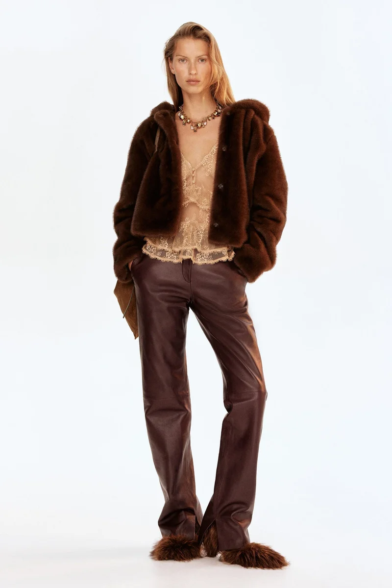 اتش اند ام بلوزة بحمالات كتف دانتيل