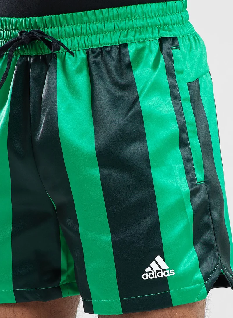 adidas شورت مخطط بشعار الماركة