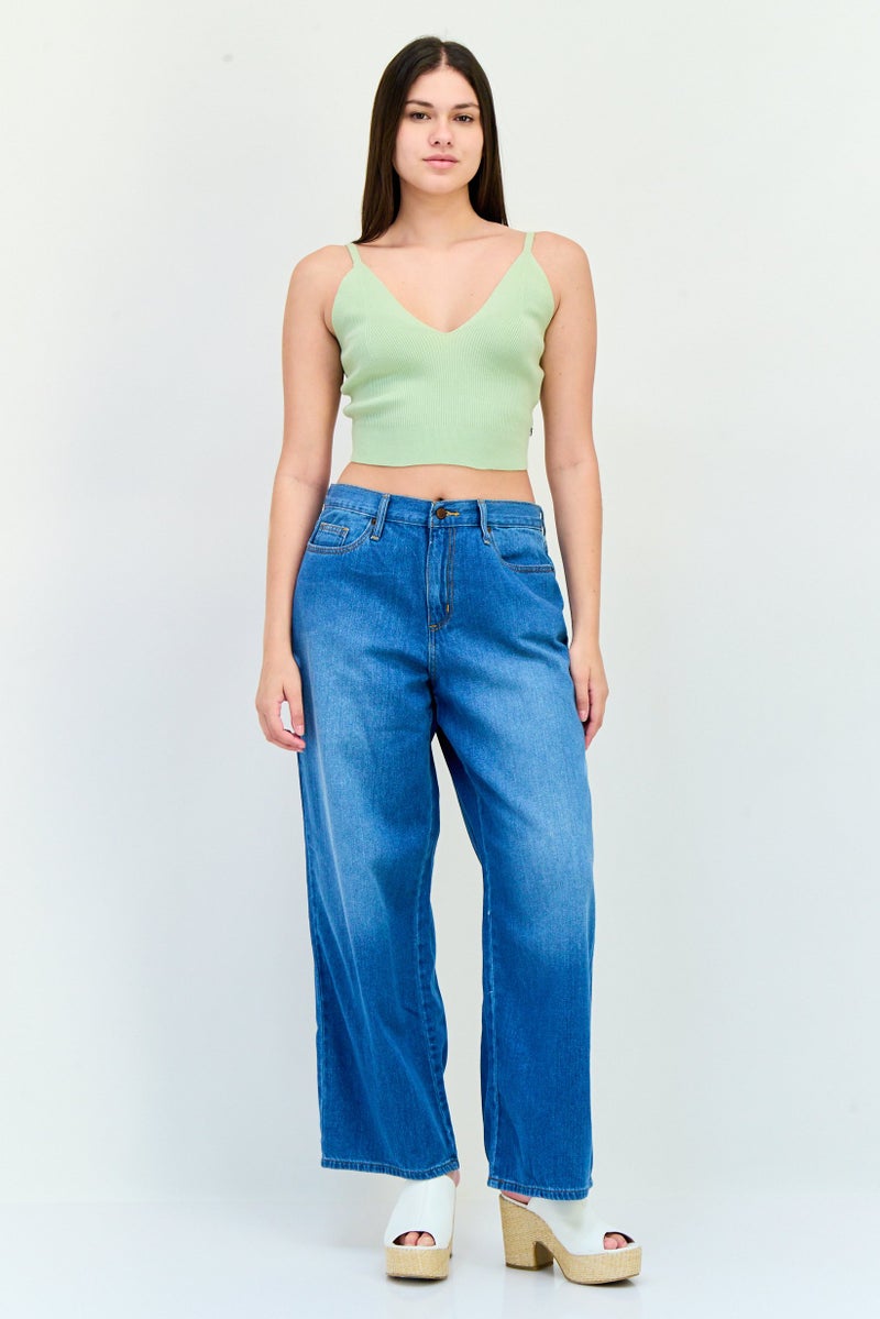 Universal Thread Women Relaxed Fit Washed Non-Stretchable Short Length Jeans, Light Wash - Image 4