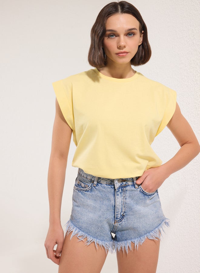 trendyol Light Yellow 100% Cotton Padded Look Basic Crew Neck Knitted T-Shirt - Image 1