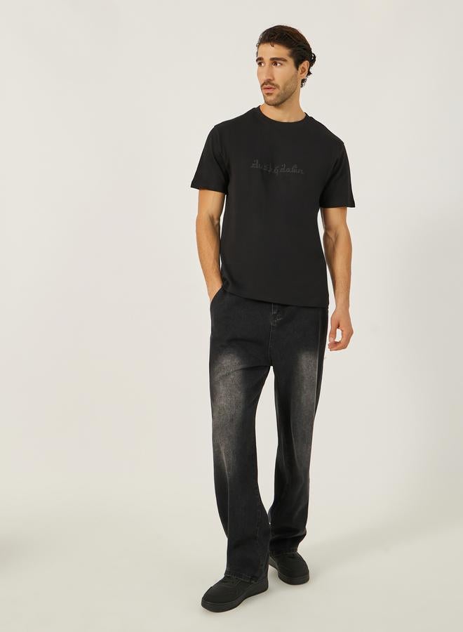 ستايلي تيشيرت قصير الأكمام بياقة دائرية مزين بالمسامير - Image 2