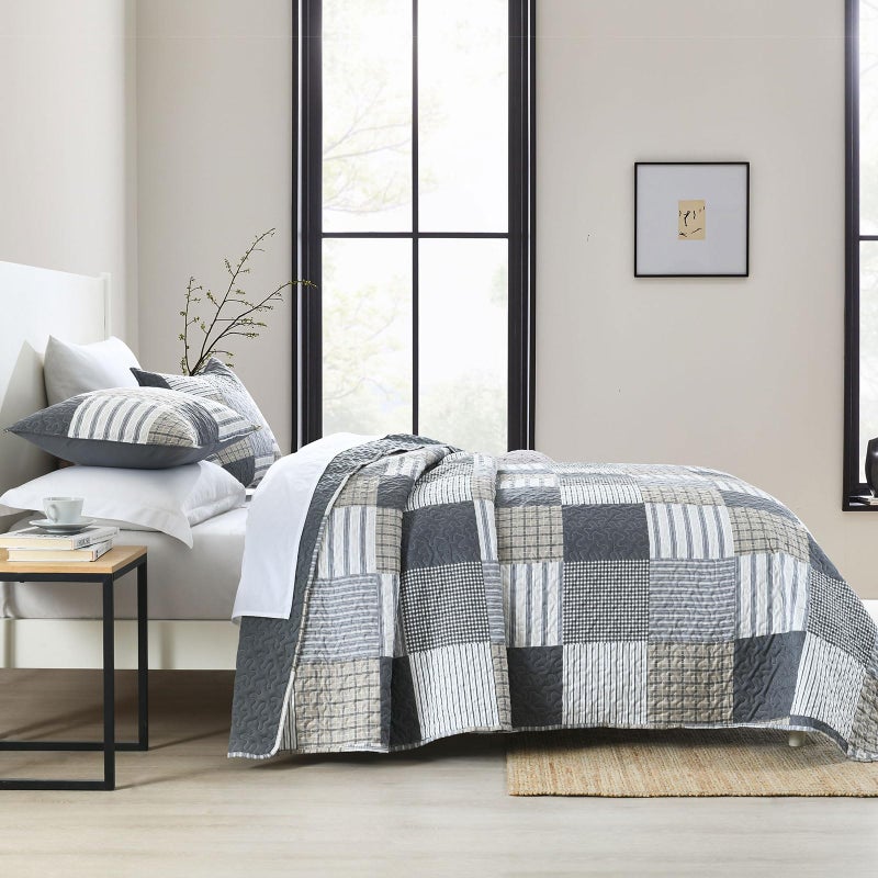 Boryard 3-Piece Queen Quilt Set, Lightweight Soft Full Size Quilt Gray Patchwork Farmhouse Bedspread Coverlet 90x90 inches Spring Bedding Set with 2 Pillow Shams, Grey Plaid Print - Image 3