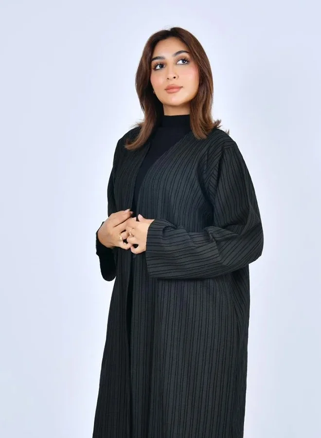 عبايات لمحة عباية سوداء عملية بقماش صيفي مزغب