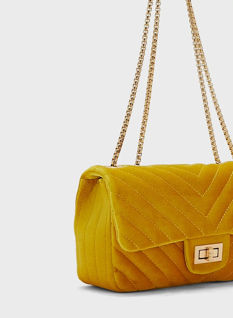 Ginger Velvert Quilted Handbag With Chain Strap