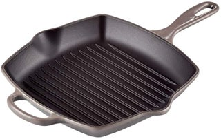 Le Creuset Enameled Cast Iron Signature Square Skillet Grill, 10.25", Oyster - pzsku/Z0F7EBEC0EBA74FD8957CZ/45/1749324471/21ac6a68-c79a-4d22-b35c-24aedaecf72b