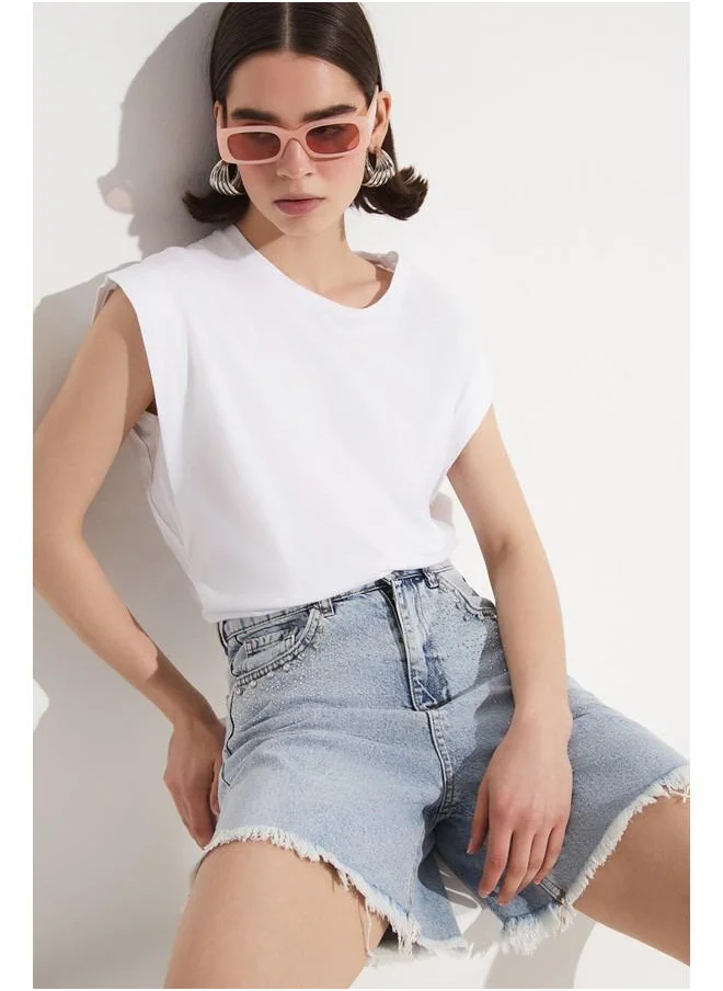 جون June Tasseled Jean Short Ice Blue