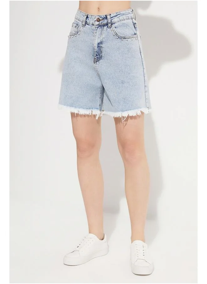 جون June Tasseled Jean Short Ice Blue