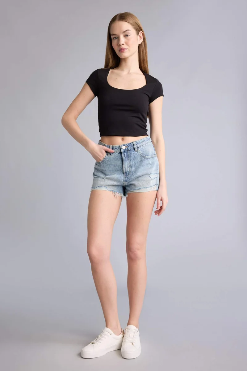 ديفاكتو Slim Fit U Collar Short Sleeve T-Shirt