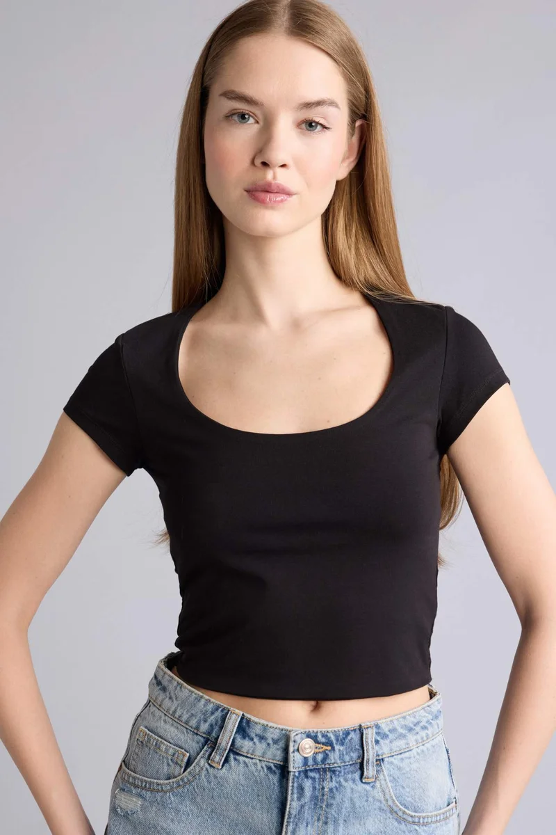 ديفاكتو Slim Fit U Collar Short Sleeve T-Shirt