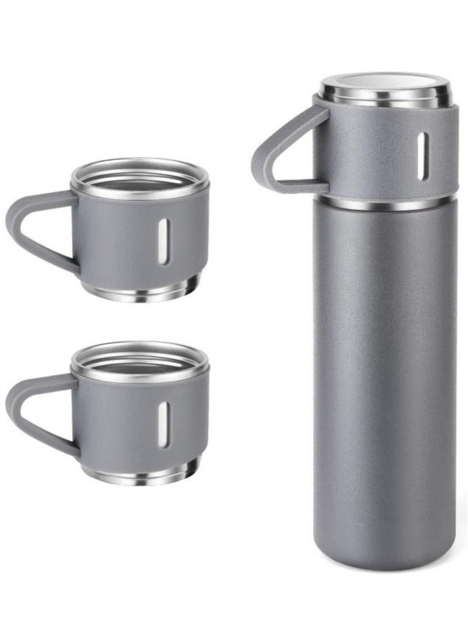 Vacuum Flask مج وترمس حراري أصلي بسعة 500 مل مع ثلاثة اكواب ، زجاجة حرارية ، ترمس شاي وقهوة يحافظ على الحرارة معزول بتفريغ الهواء من الستانلس ستيل 304، مناسب للسفر والمشروبات الساخنة والباردة، ومثالي للأطفال والرضع. يتميز بتصميم مقاوم للتسرب ويعتبر هدية رائعة للاستخدام في الهواء الطلق، المكتب، المنزل، والرياضة، - مج قهوة و نسكافيه وكابتشينو وشاي - مج مناسب لمسند السيارة - مج كوفي- عازل بجدار مزدوج من الستانلس ستيل - كوب حراري معزول بتفريغ الهواء من الستانلس ستيل بجدار مزدوج للشاي والقهوة والسفر - مجموعة ترمس حراري مع تلات كوبايات - زجاجة مياه معزولة بتفريغ الهواء من الستانلس ستيل - طقم قارورة عازلة للحرارة مع 3 اكواب - Image 5