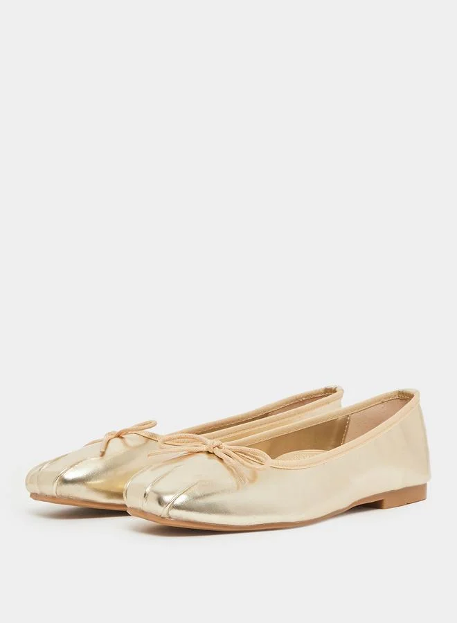 ستايلي حذاء باليرينا فلات ذهبي بفيونكة