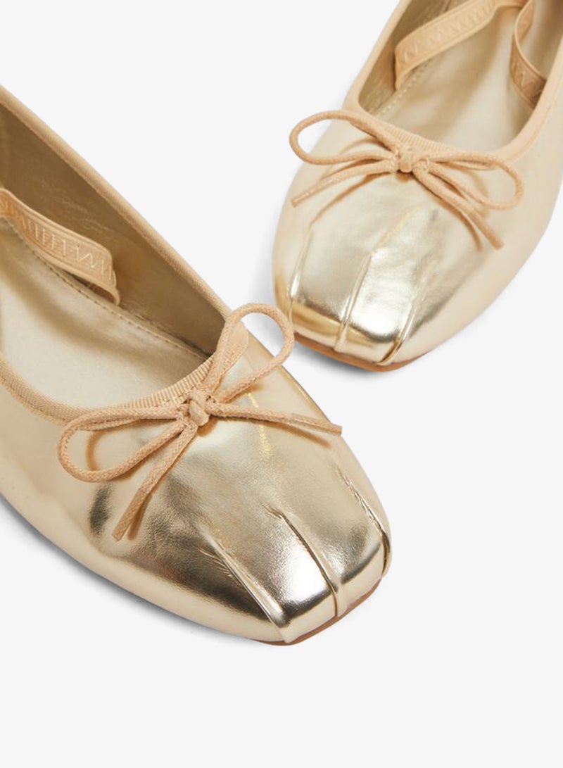 Styli Gold Bow Detail Flat Ballerinas - Image 3