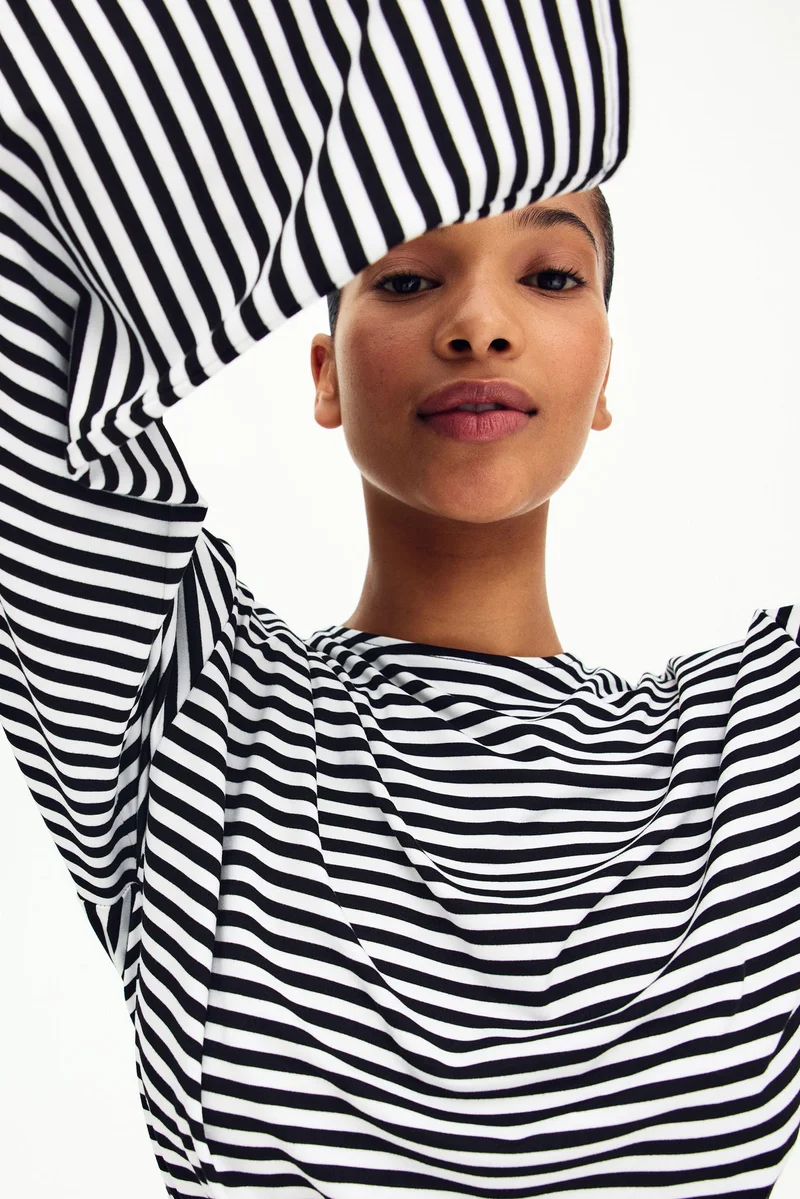 اتش اند ام بلوزة جيرسي بتصميم مجمّع