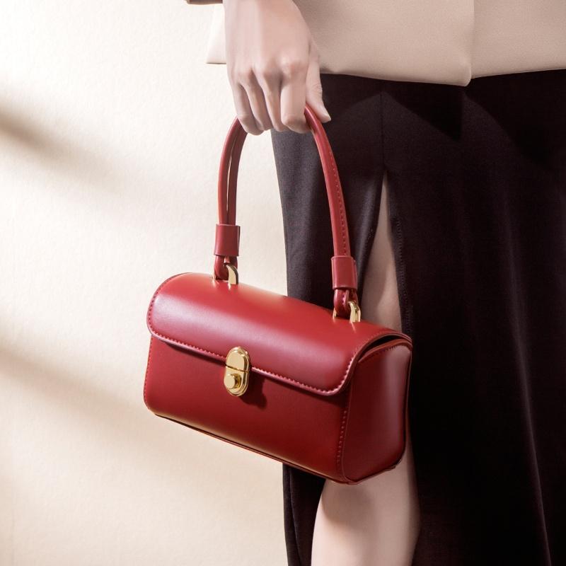 Red Vintage Square Shoulder Bag for Women - Image 5