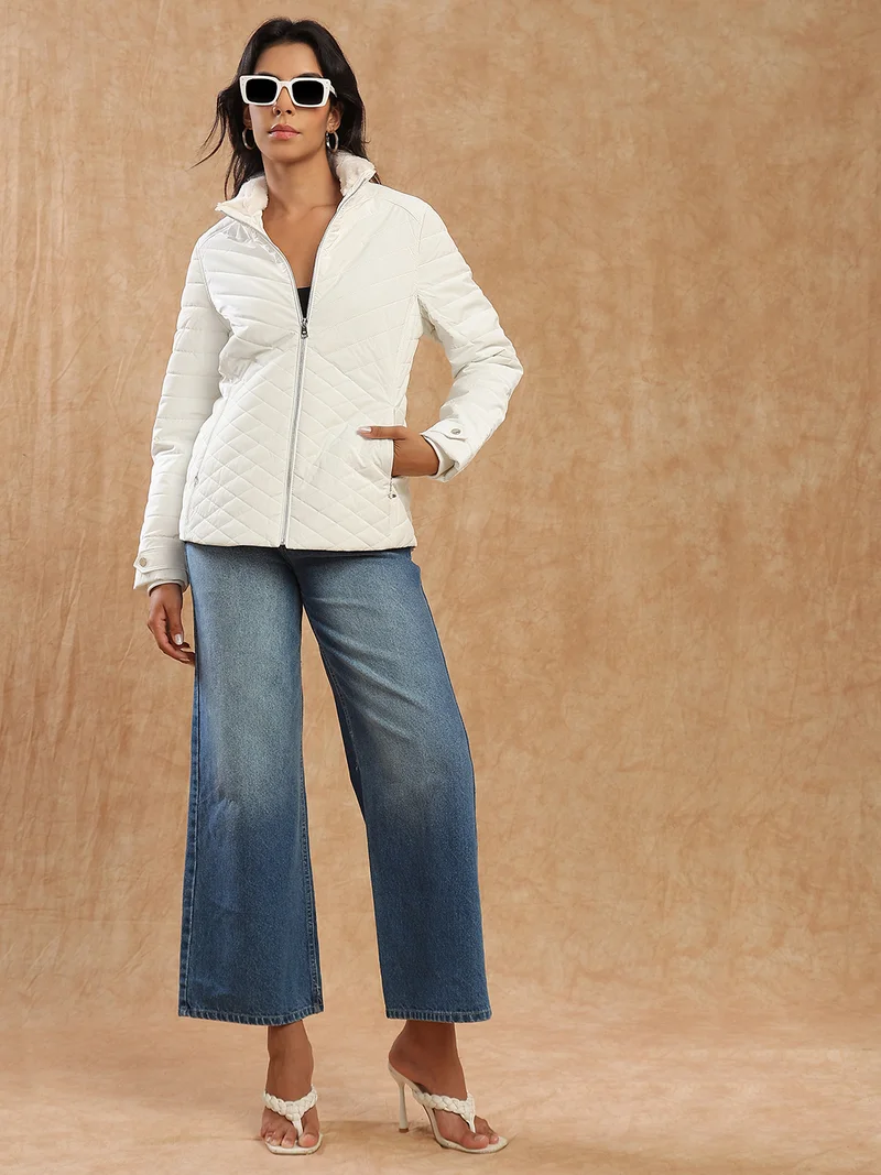 جلو باص جاكيت نسائي شتوي مبطن بياقة عالية وسحاب أمامي وجيبين