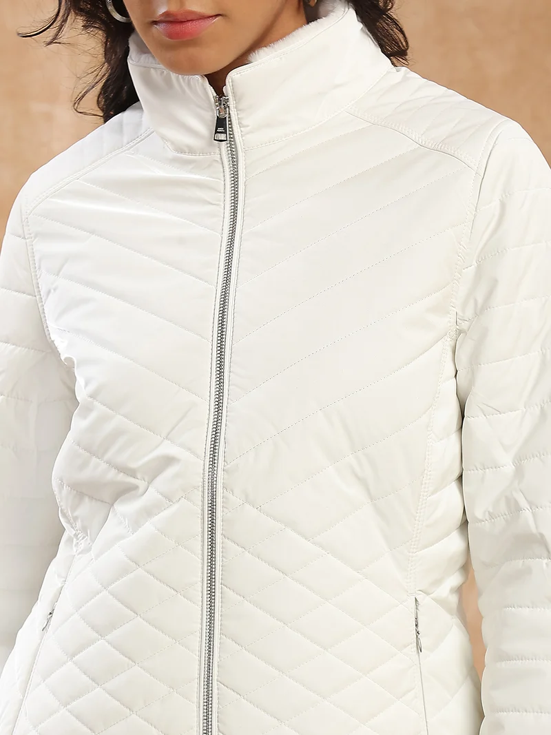 جلو باص جاكيت نسائي شتوي مبطن بياقة عالية وسحاب أمامي وجيبين