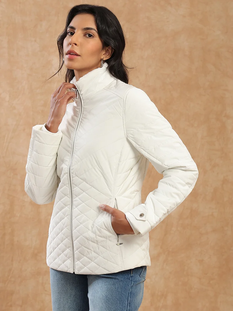 جلو باص جاكيت نسائي شتوي مبطن بياقة عالية وسحاب أمامي وجيبين