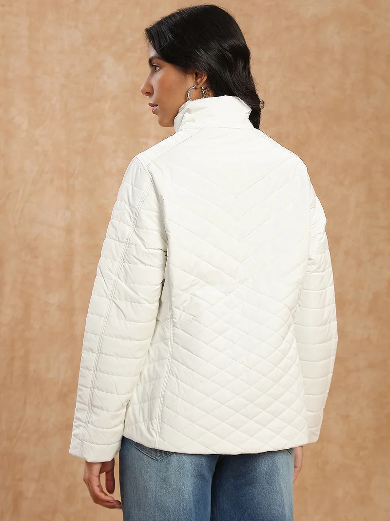 جلو باص جاكيت نسائي شتوي مبطن بياقة عالية وسحاب أمامي وجيبين