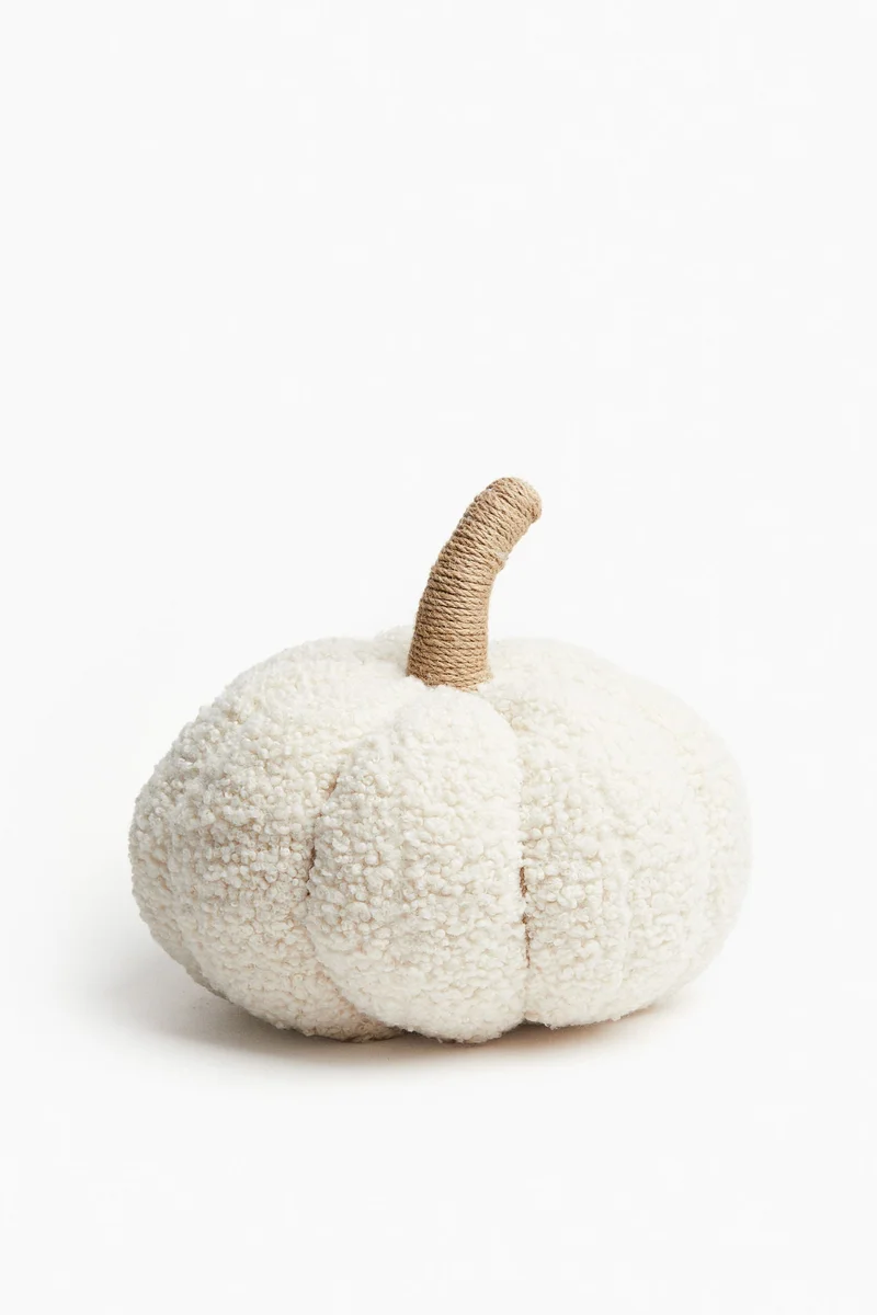 اتش اند ام وسادة بتصميم مميز