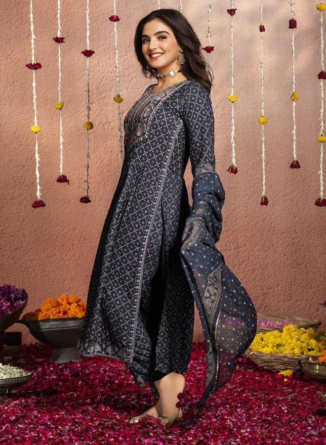 آي شين طقم كورتا وسروال ودوباتا من فيسكوز بطبعة أزهار إيشين - Image 4