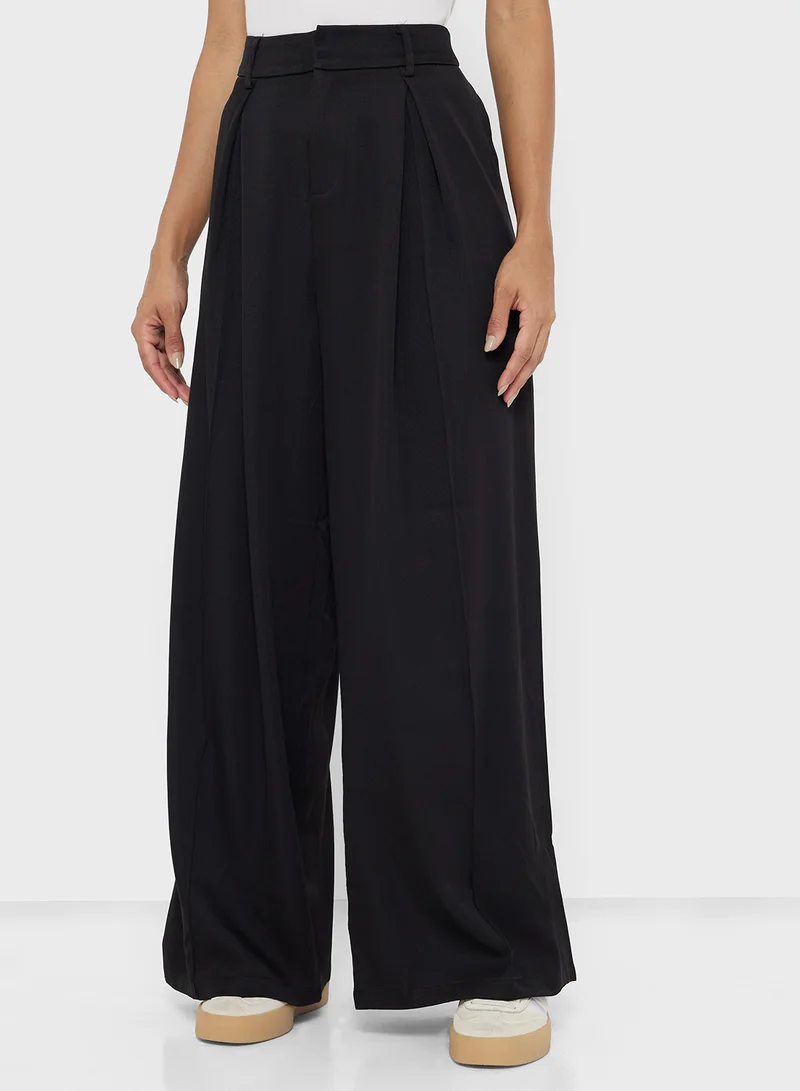 جينجر Wide Leg Trousers with Pleat Detail