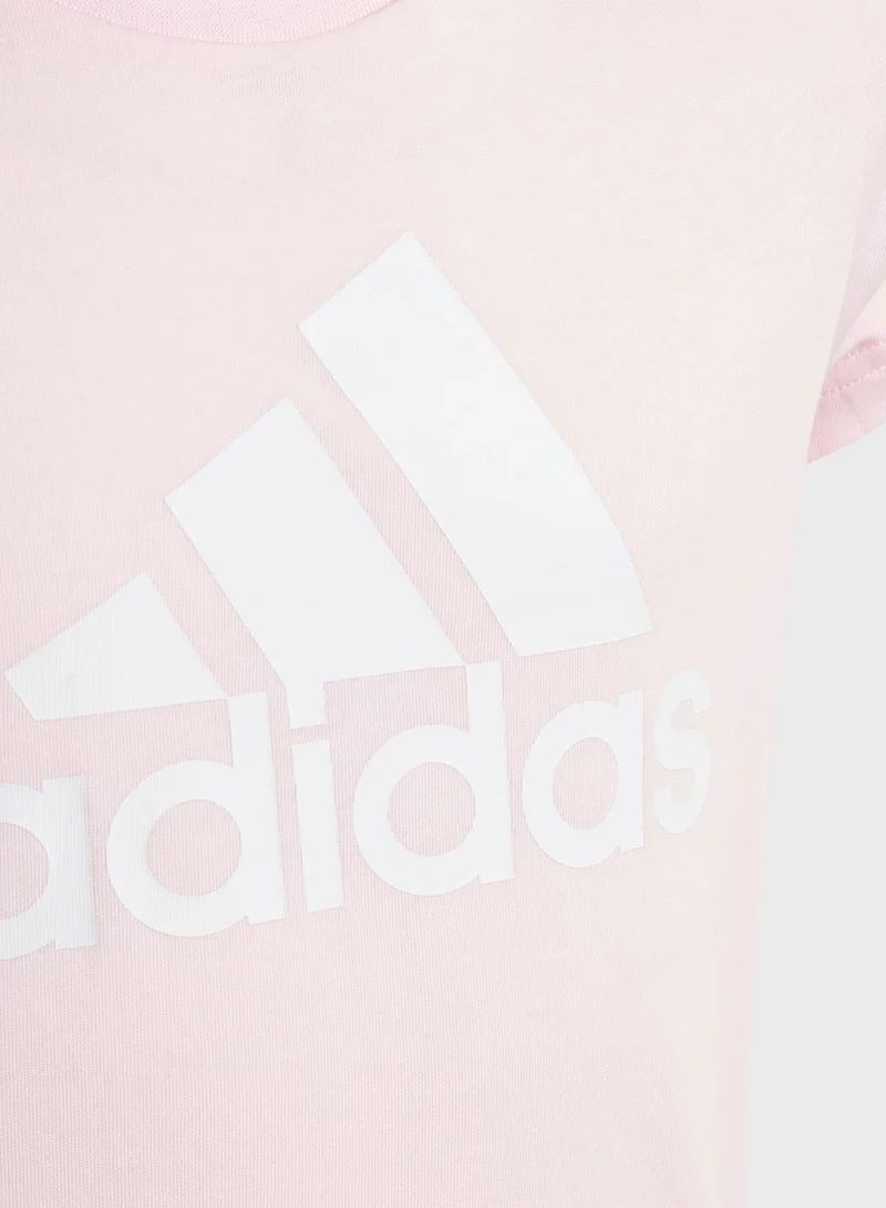 adidas تيشيرت بطبعة شعار الماركة