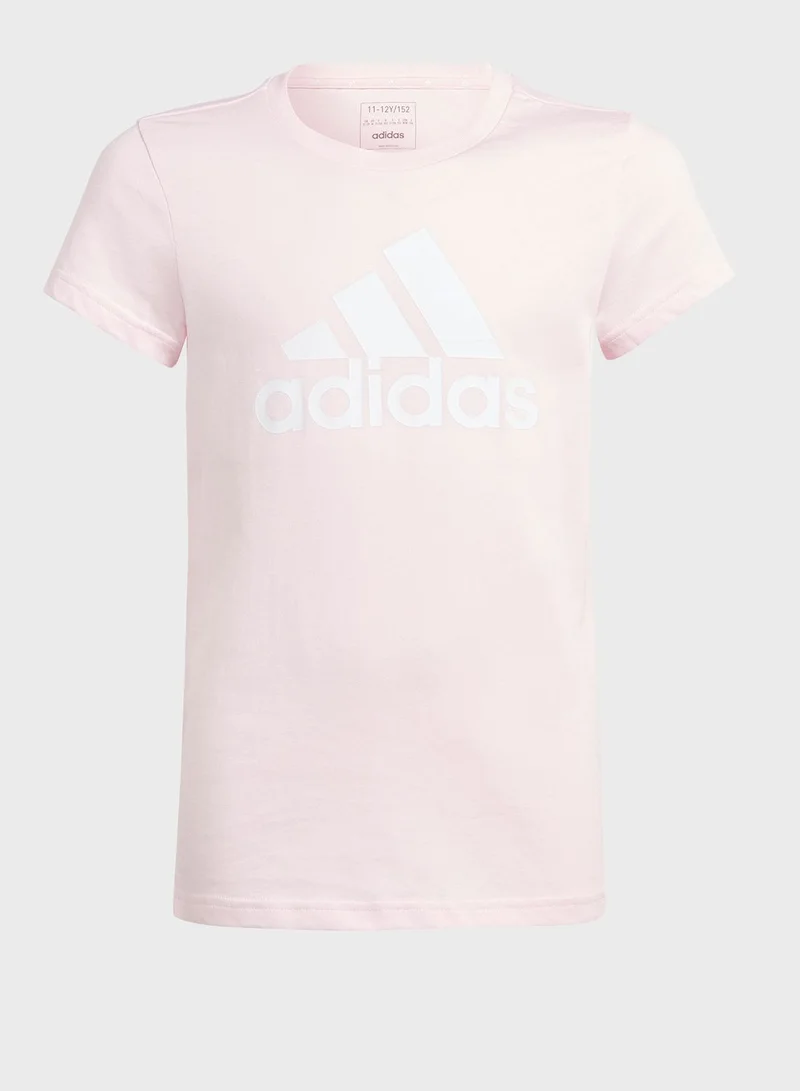 adidas تيشيرت بطبعة شعار الماركة