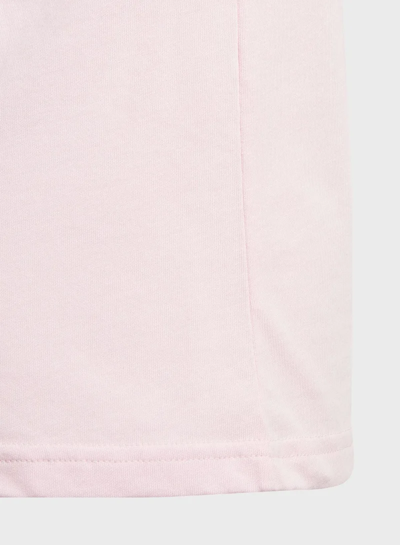 adidas تيشيرت بطبعة شعار الماركة