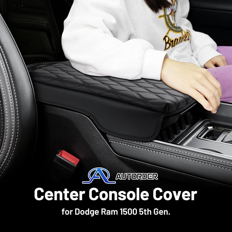 غطاء لوحة التحكم الأمامية لسيارات Dodge Ram 1500/2500/3500 للأعوام 2019-2025، مع وسادة لمسند الذراع مصنوعة من جلد نابا (Nappa Leather)، يحمي لوحة التحكم من الخدوش (متوفر فقط للمقاعد ذات الشكل الخاص). - Image 2