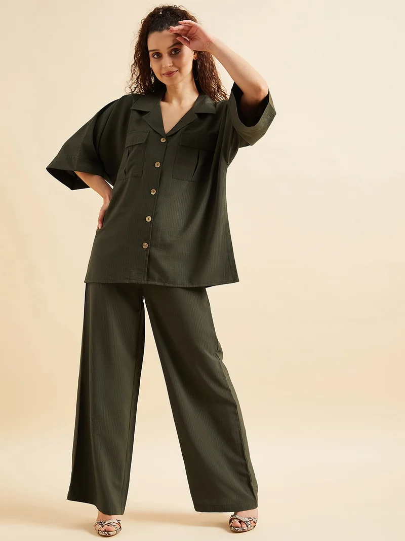 بانيت طقم متناسق (Co-ord Set) قميص فضفاض (Oversized) من قماش السيرساكر (Seersucker) مع بنطلون