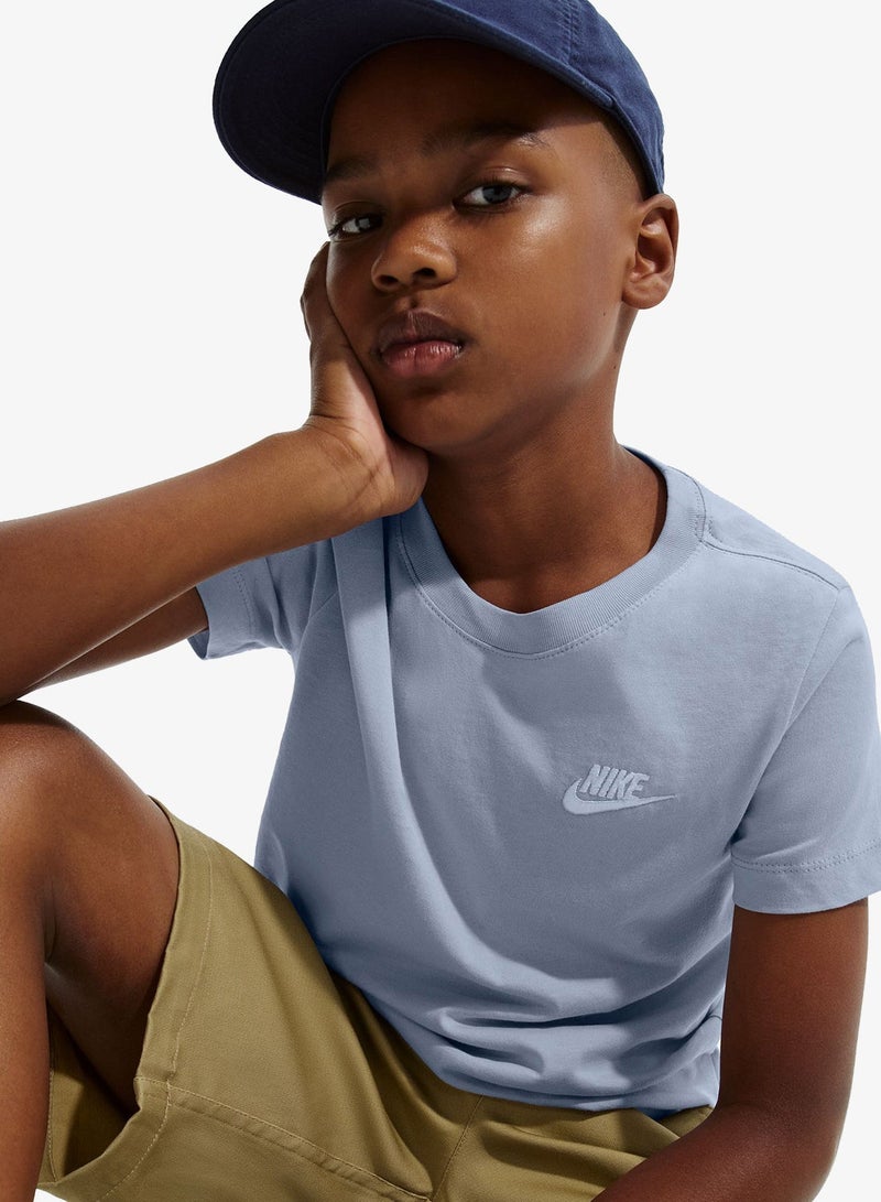 Nike Youth Nsw Embroidered Futura T-Shirt - Image 5