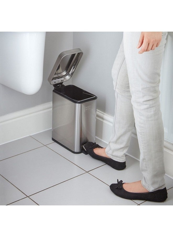 بلاك اند ديكر سلة نفايات قدمية نحيفة بغطاء مغلق بلطف من ستانلس ستيل – فضي وأسود، سعة 5 لترا 61084 - Image 5