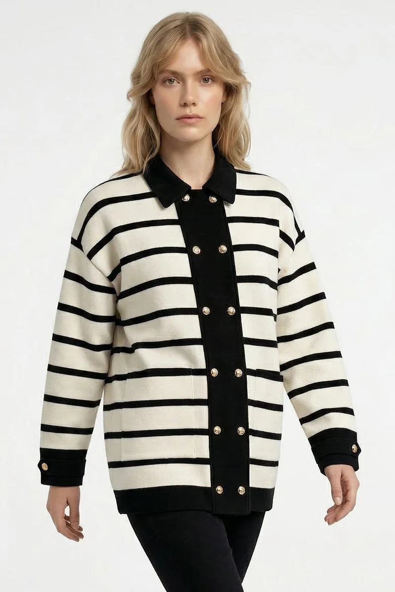 EXQUISE Long-sleeved, buttoned, oversized knitted cardigan in black and cream.