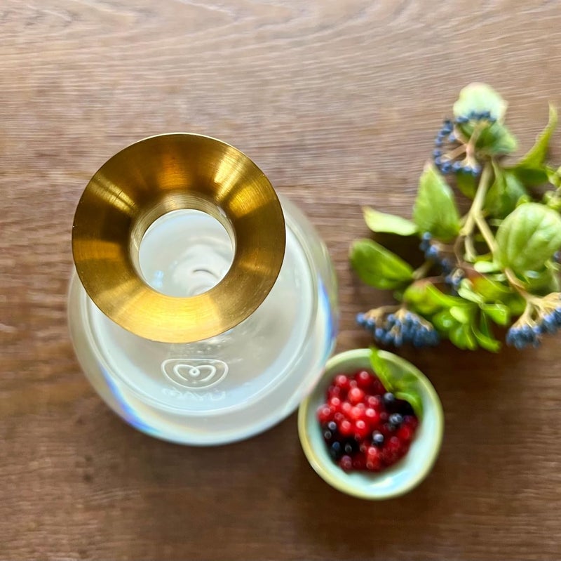 mayu Golden Pouring Spout - Elegant Gold Spout for the Swirl Pitcher Carafe - Stainless Steel with a Grade A Silicone Seal - Image 4